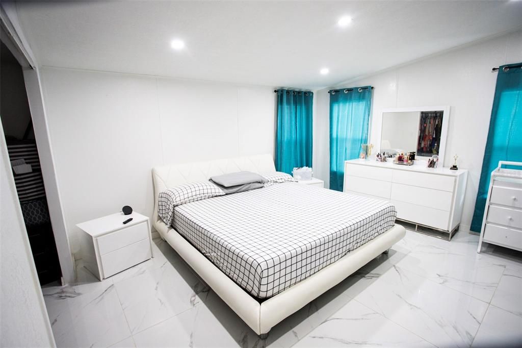 En Venta: $395,000 (4 camas, 2 baños, 2128 Pies cuadrados)