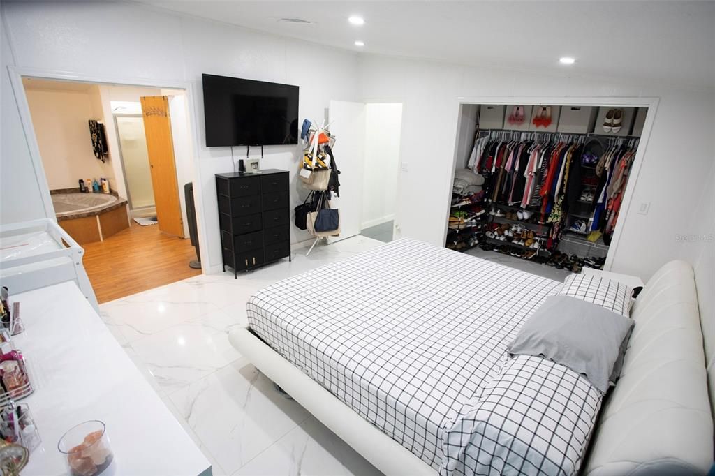 En Venta: $395,000 (4 camas, 2 baños, 2128 Pies cuadrados)