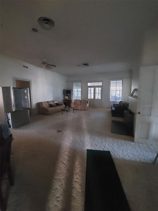 En Venta: $749,900 (3 camas, 2 baños, 2700 Pies cuadrados)