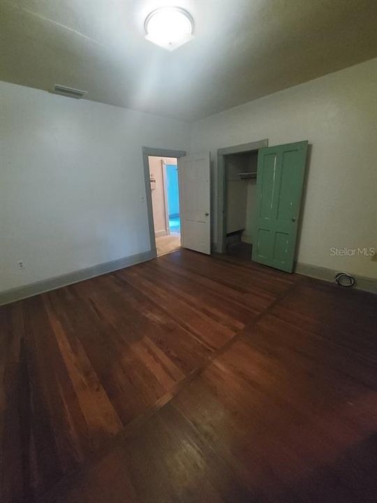 En Venta: $749,900 (3 camas, 2 baños, 2700 Pies cuadrados)