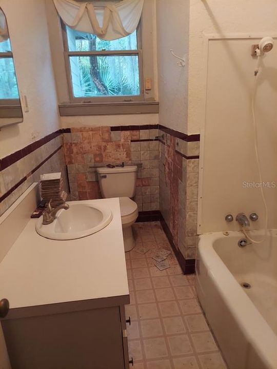 En Venta: $749,900 (3 camas, 2 baños, 2700 Pies cuadrados)