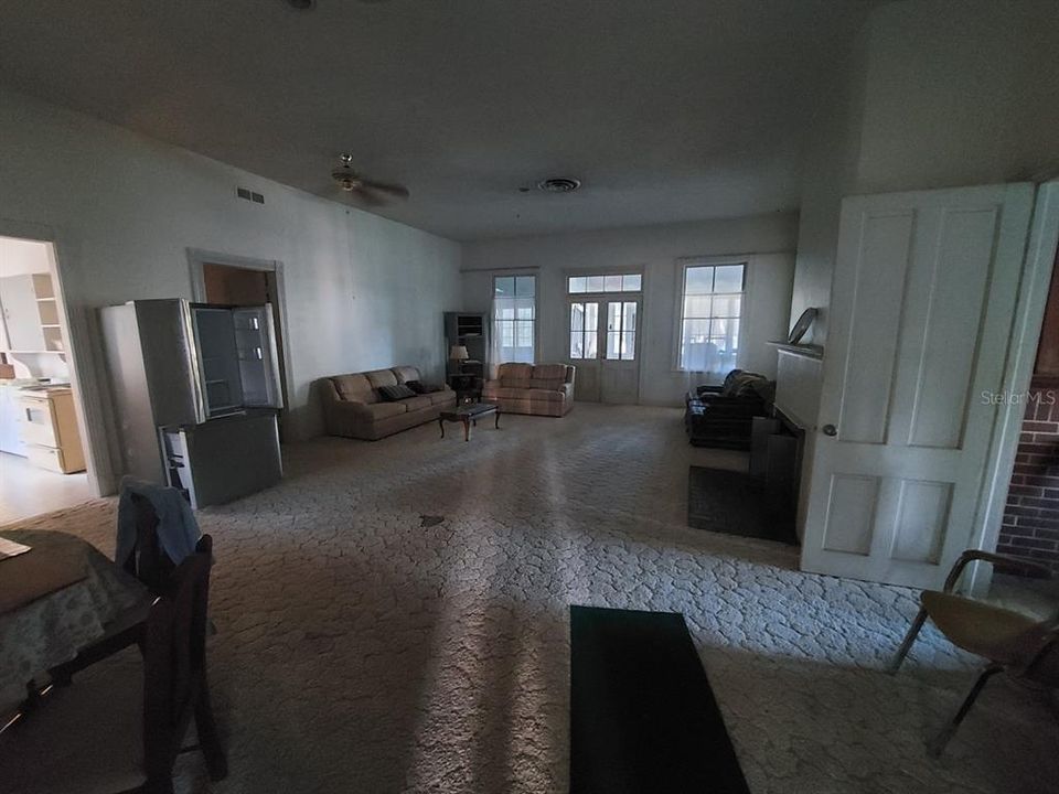 En Venta: $749,900 (3 camas, 2 baños, 2700 Pies cuadrados)