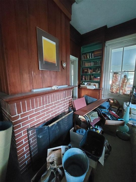 En Venta: $749,900 (3 camas, 2 baños, 2700 Pies cuadrados)