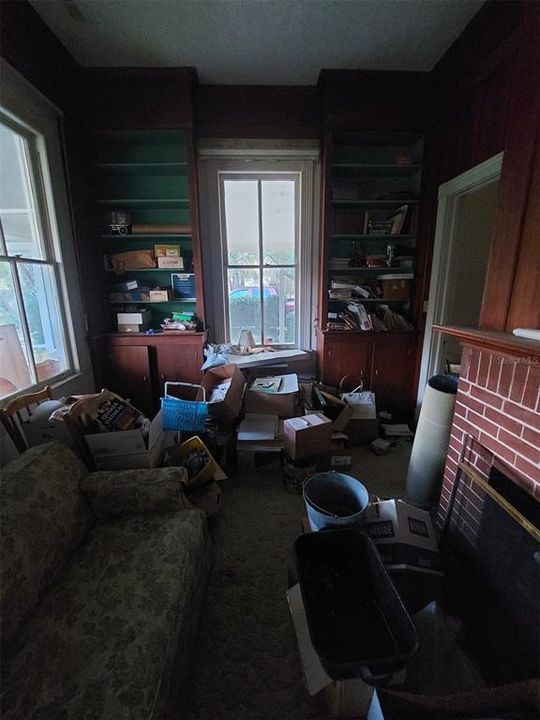 En Venta: $749,900 (3 camas, 2 baños, 2700 Pies cuadrados)