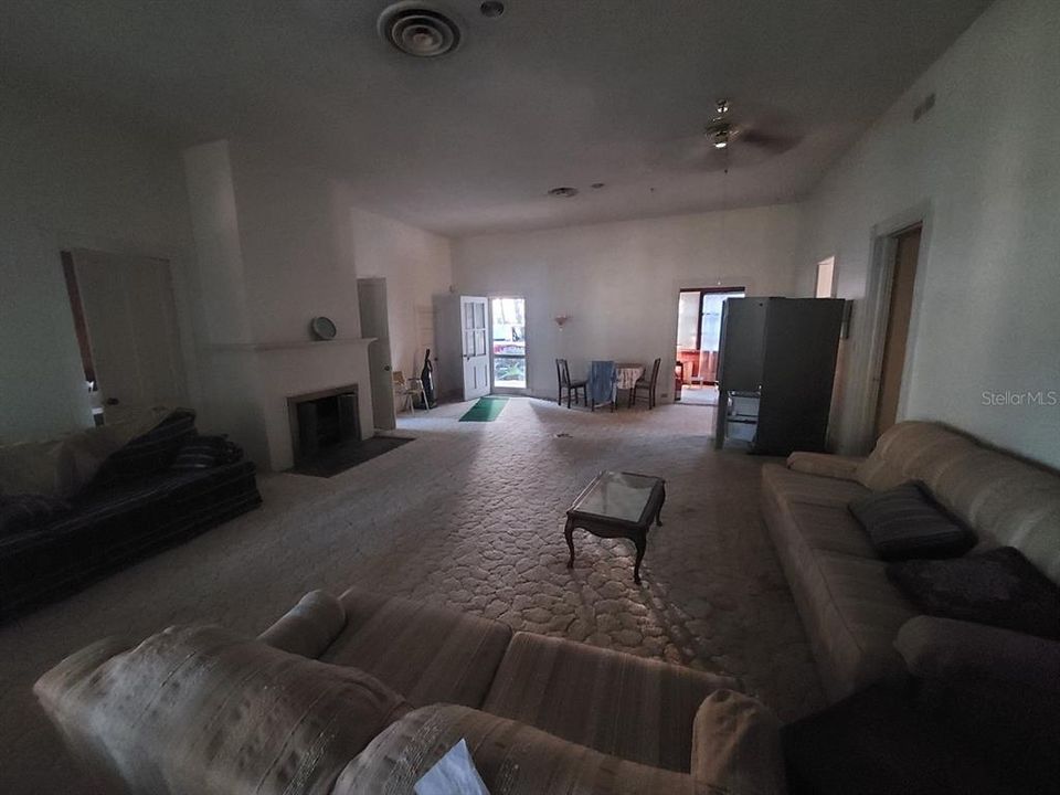 En Venta: $749,900 (3 camas, 2 baños, 2700 Pies cuadrados)