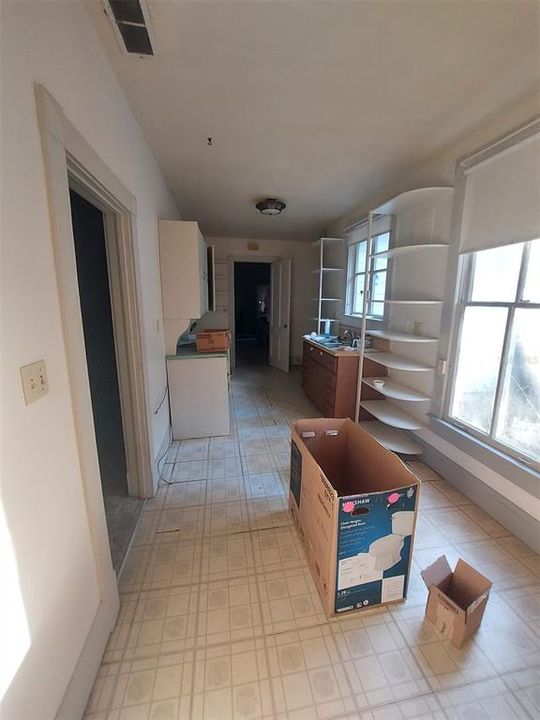 En Venta: $749,900 (3 camas, 2 baños, 2700 Pies cuadrados)