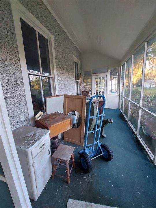 En Venta: $749,900 (3 camas, 2 baños, 2700 Pies cuadrados)