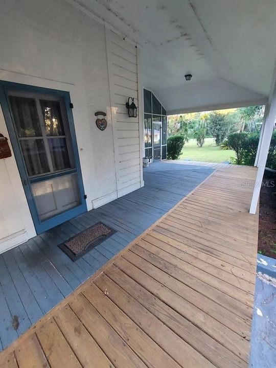 En Venta: $749,900 (3 camas, 2 baños, 2700 Pies cuadrados)