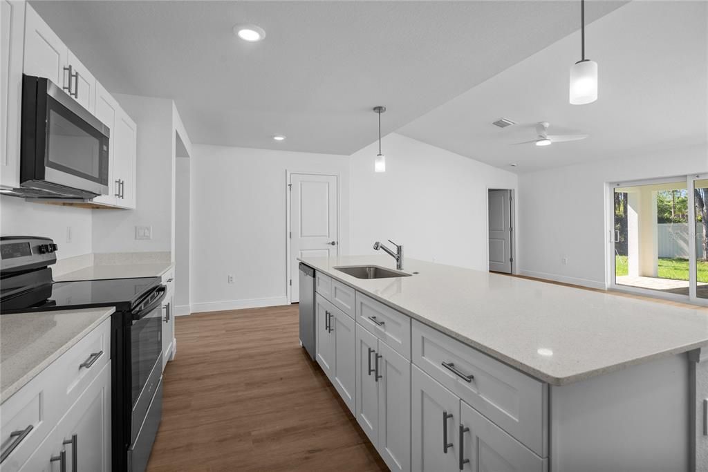 На продажу: $364,900 (4 спален, 2 ванн, 1868 Квадратных фут)