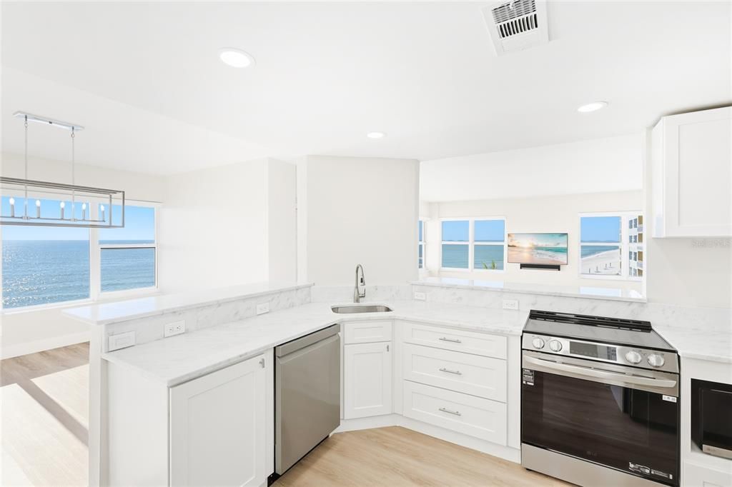 待售: $1,590,000 (2 贝兹, 2 浴室, 1560 平方英尺)