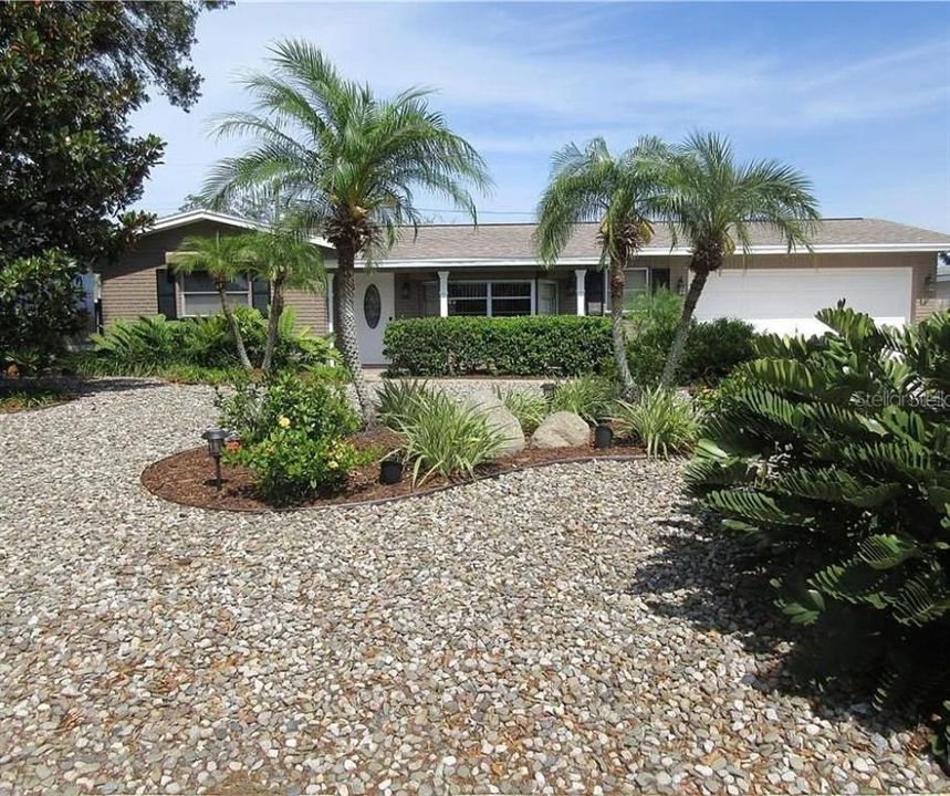 For Rent: $3,200 (3 beds, 3 baths, 1810 Square Feet)