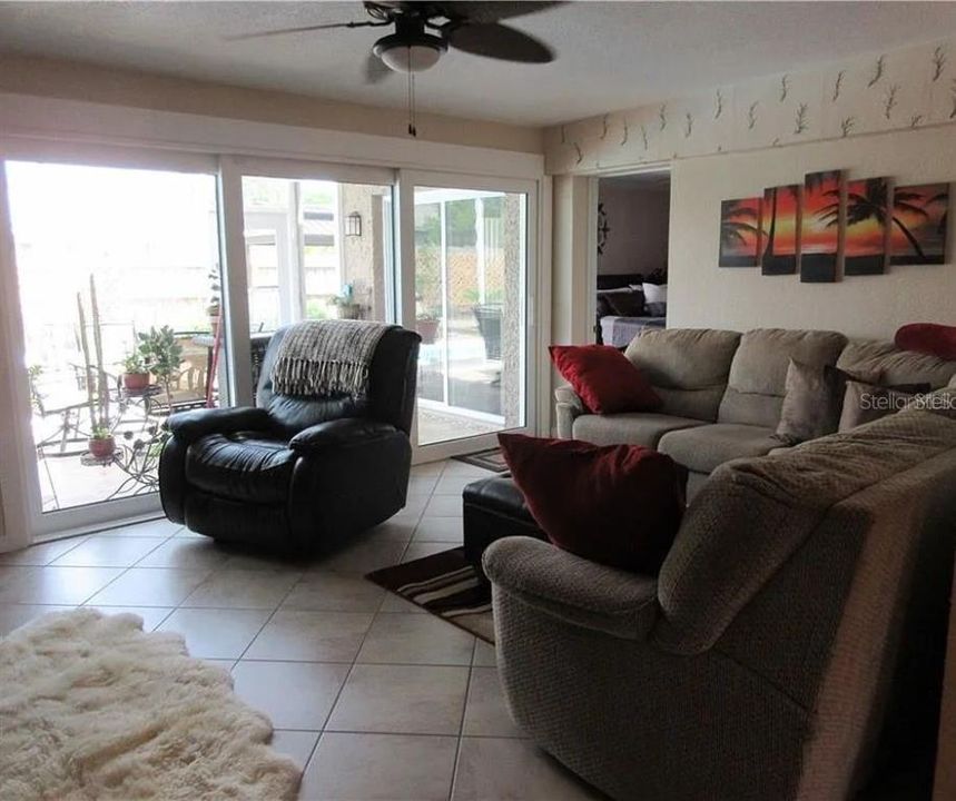 For Rent: $3,200 (3 beds, 3 baths, 1810 Square Feet)