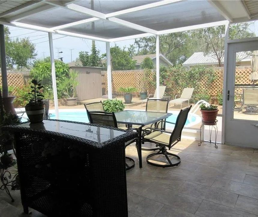 For Rent: $3,200 (3 beds, 3 baths, 1810 Square Feet)