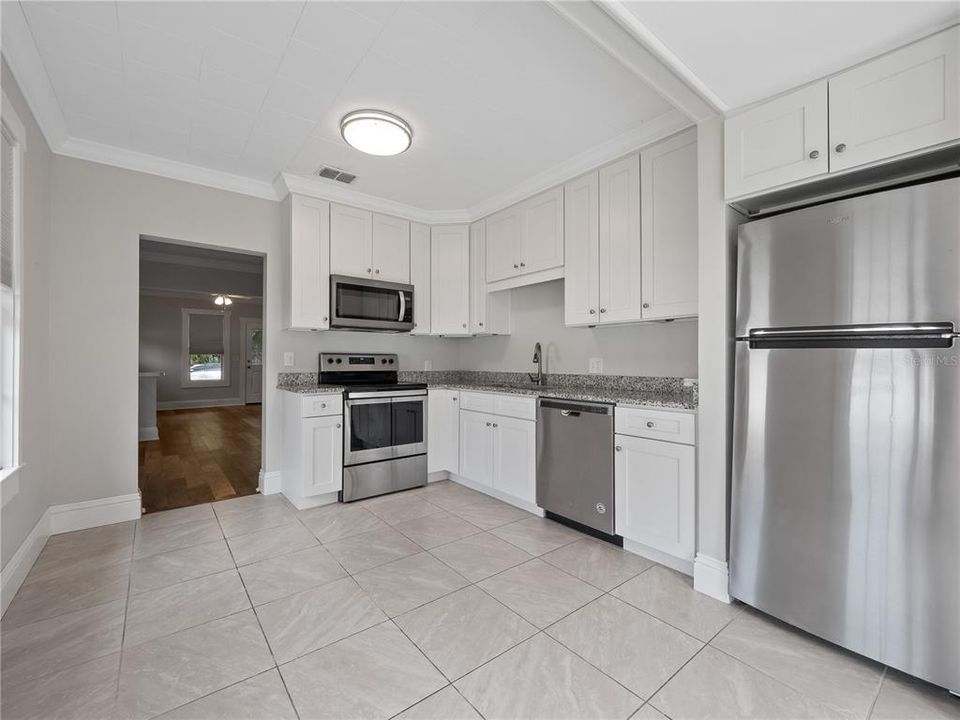 For Sale: $445,000 (2 beds, 1 baths, 948 Square Feet)