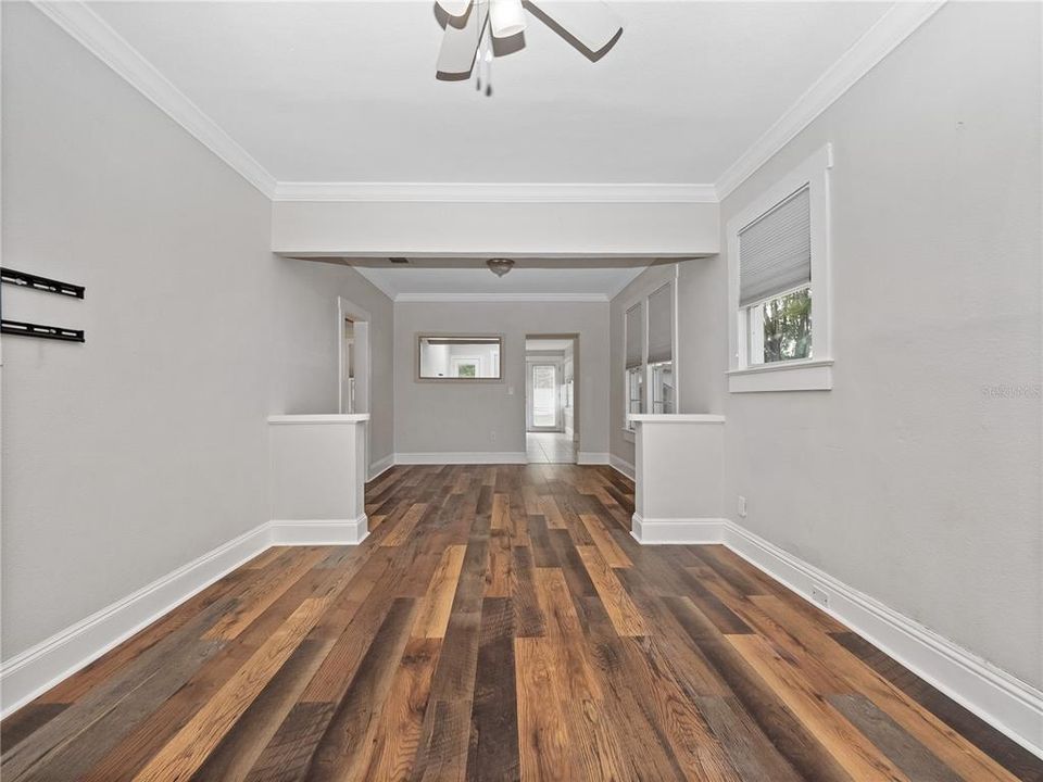 For Sale: $445,000 (2 beds, 1 baths, 948 Square Feet)