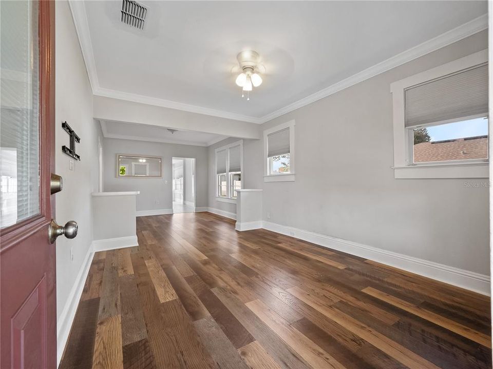 For Sale: $445,000 (2 beds, 1 baths, 948 Square Feet)