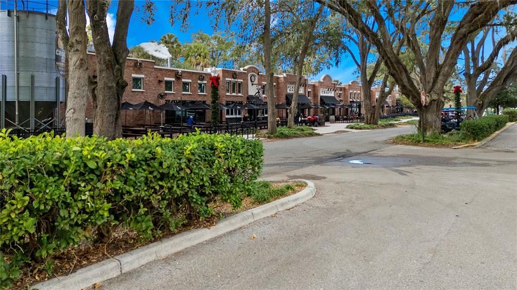 For Sale: $445,000 (2 beds, 1 baths, 948 Square Feet)