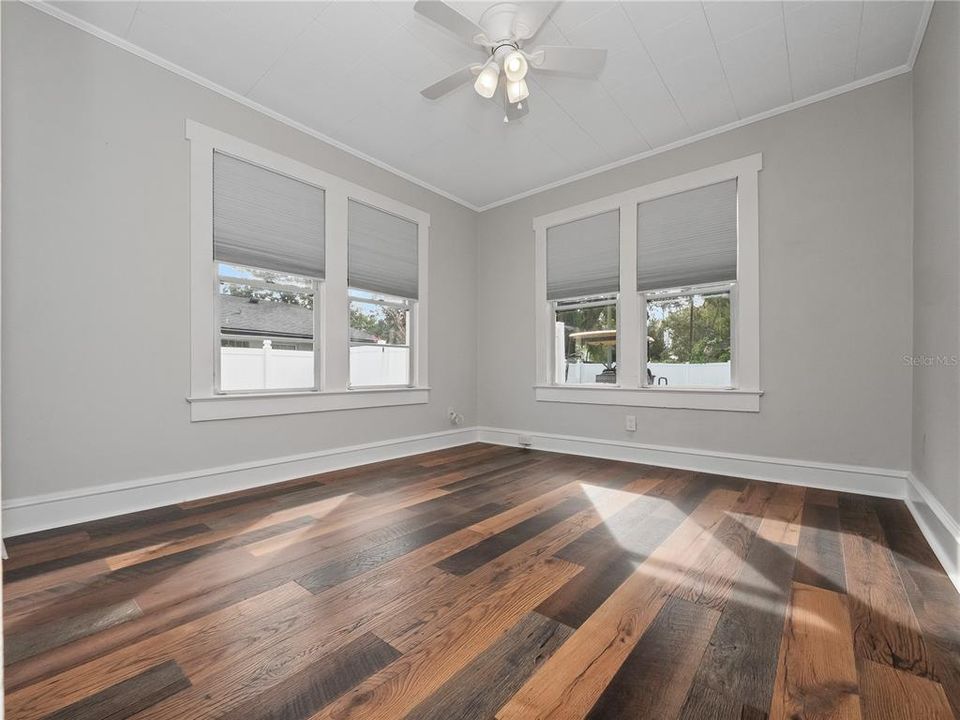 For Sale: $445,000 (2 beds, 1 baths, 948 Square Feet)