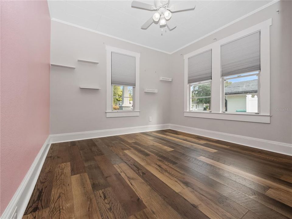 For Sale: $445,000 (2 beds, 1 baths, 948 Square Feet)