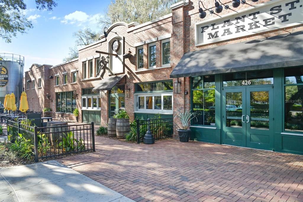 For Sale: $445,000 (2 beds, 1 baths, 948 Square Feet)