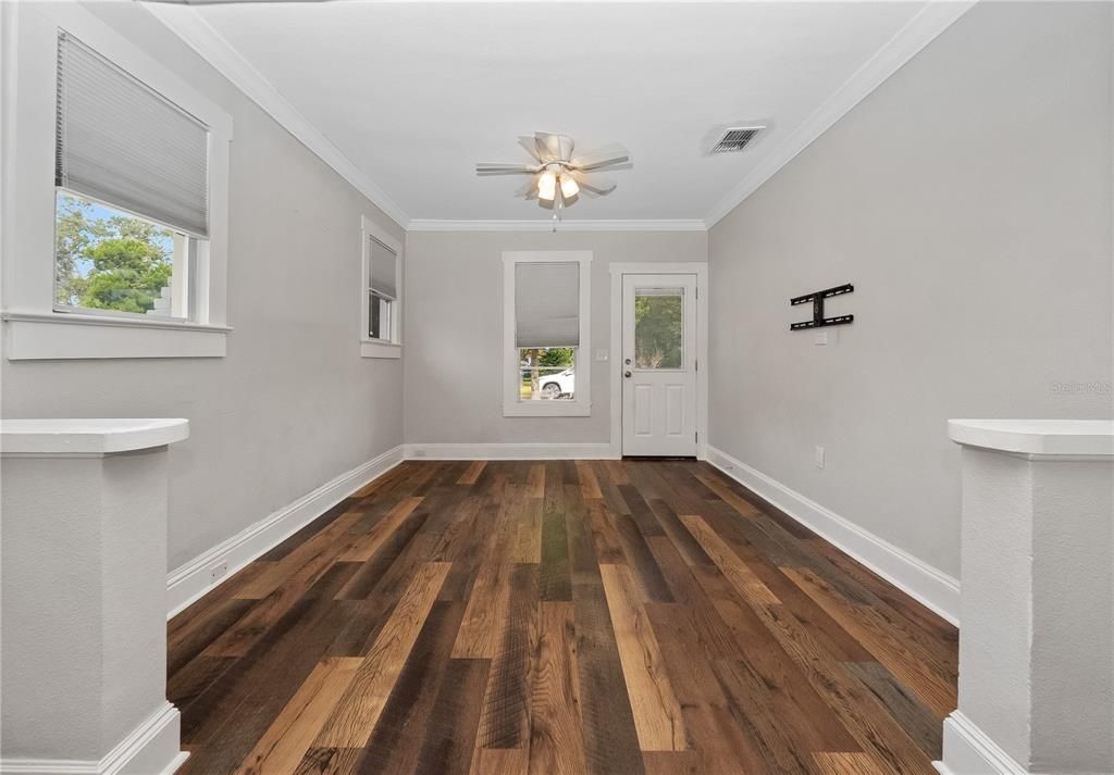 For Sale: $445,000 (2 beds, 1 baths, 948 Square Feet)