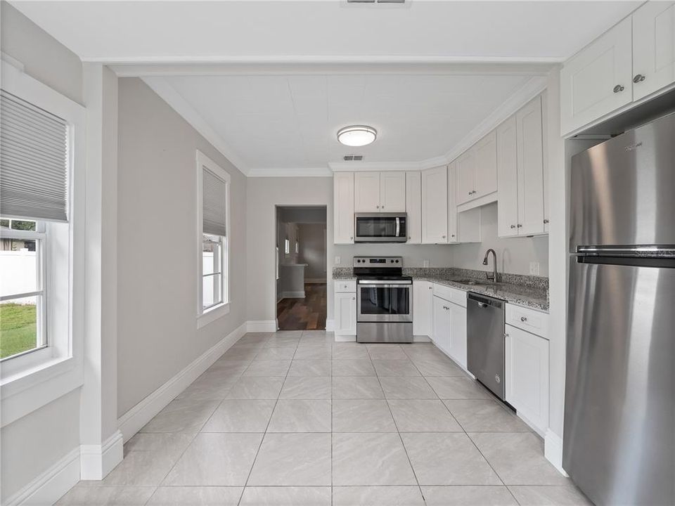 For Sale: $445,000 (2 beds, 1 baths, 948 Square Feet)