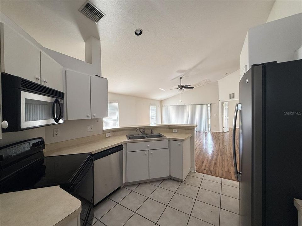 出租: $2,280 (3 贝兹, 2 浴室, 1656 平方英尺)