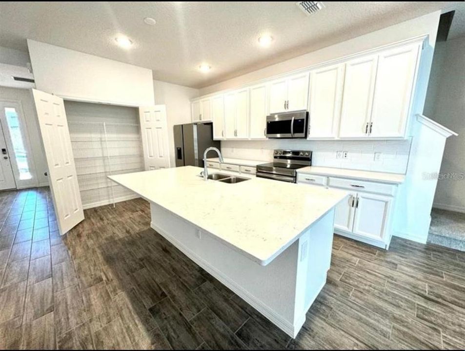 For Rent: $2,850 (3 beds, 2 baths, 1860 Square Feet)