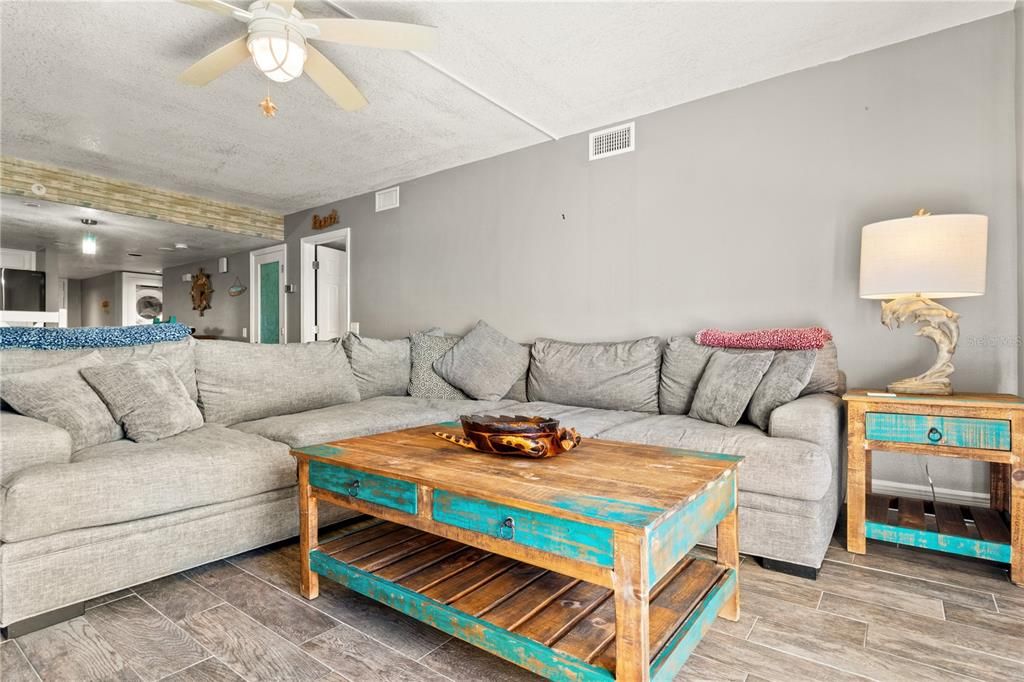 待售: $599,999 (3 贝兹, 2 浴室, 1563 平方英尺)