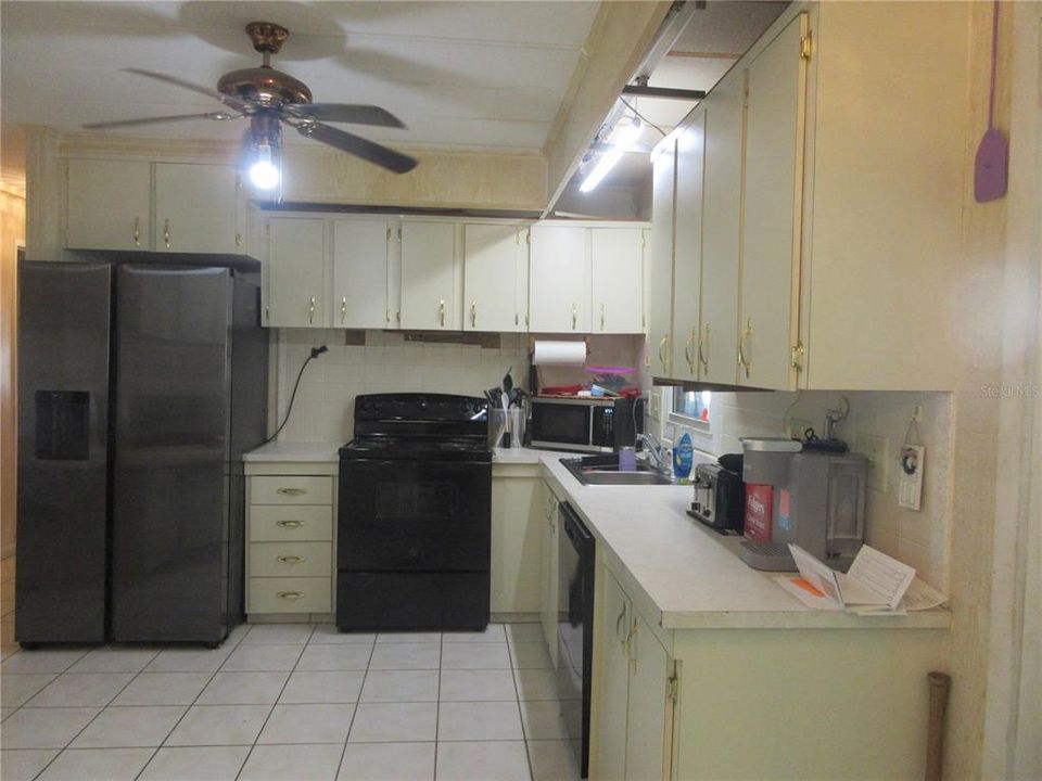 For Sale: $164,000 (2 beds, 3 baths, 1656 Square Feet)