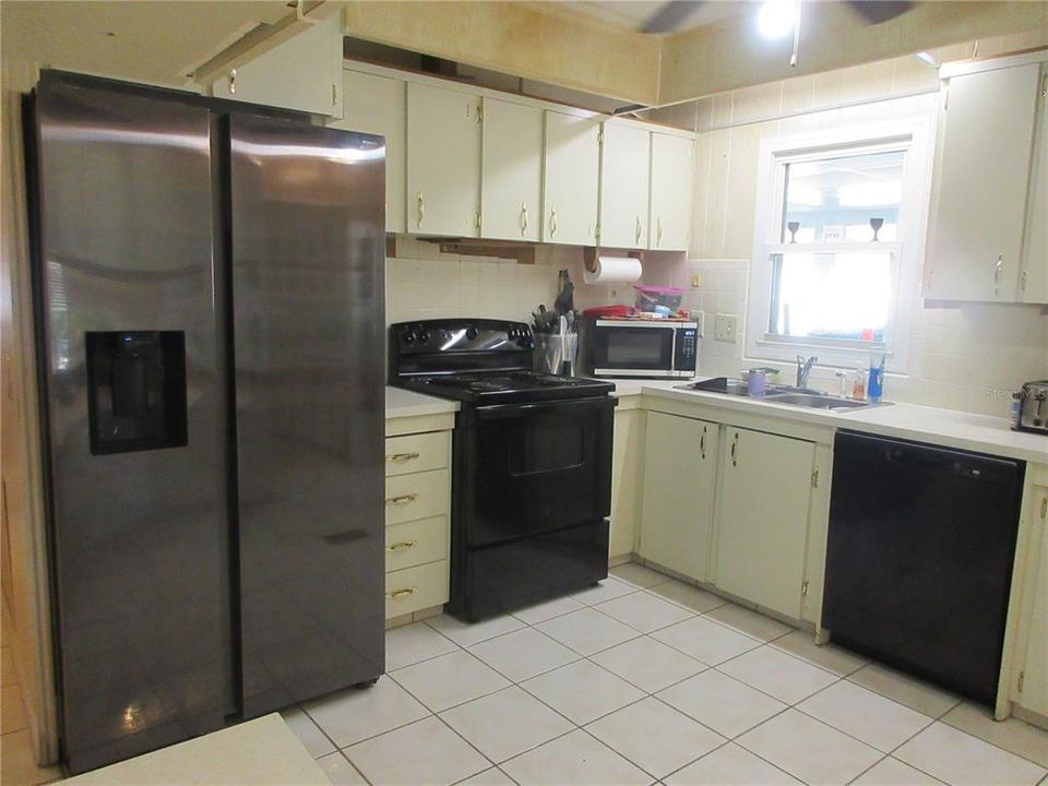 For Sale: $164,000 (2 beds, 3 baths, 1656 Square Feet)