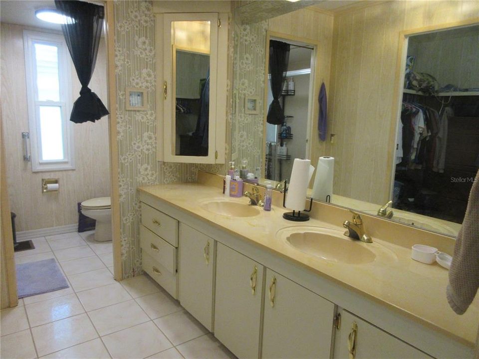 For Sale: $164,000 (2 beds, 3 baths, 1656 Square Feet)