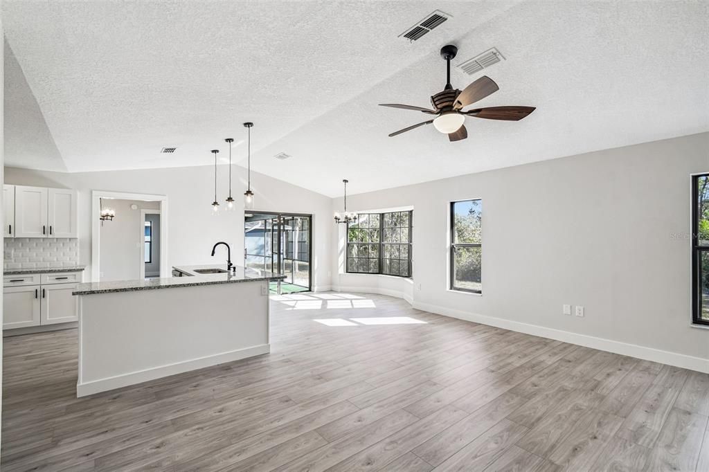 For Sale: $329,900 (3 beds, 2 baths, 1922 Square Feet)