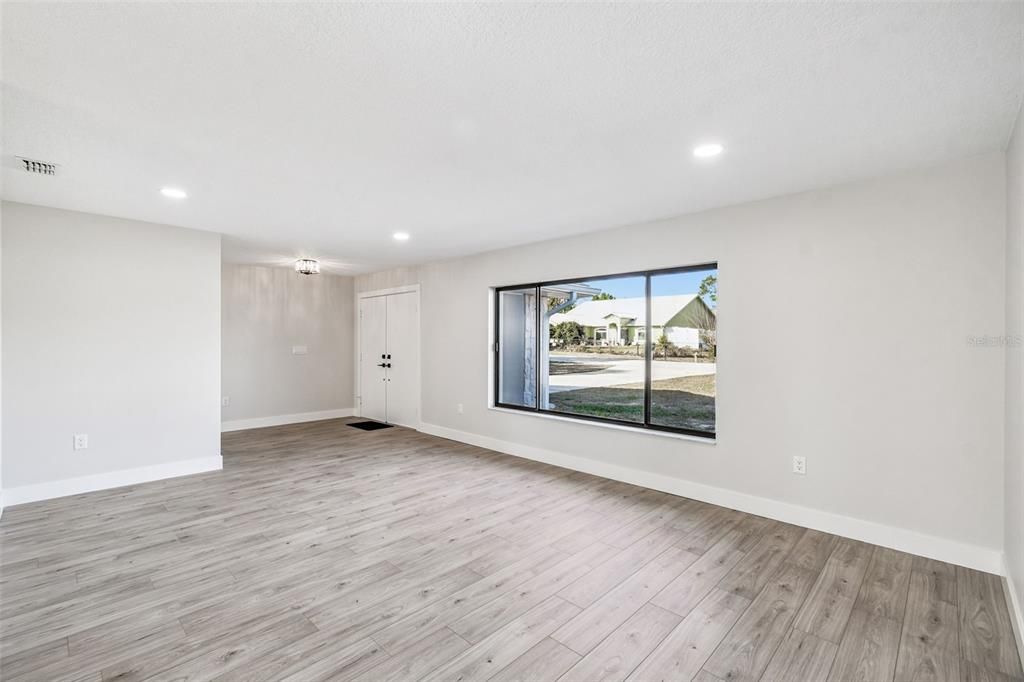 For Sale: $329,900 (3 beds, 2 baths, 1922 Square Feet)