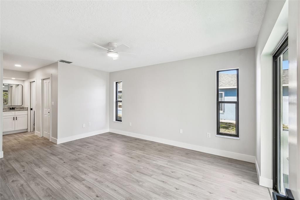 For Sale: $329,900 (3 beds, 2 baths, 1922 Square Feet)