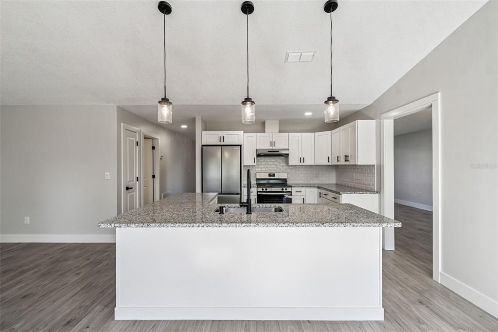 For Sale: $329,900 (3 beds, 2 baths, 1922 Square Feet)