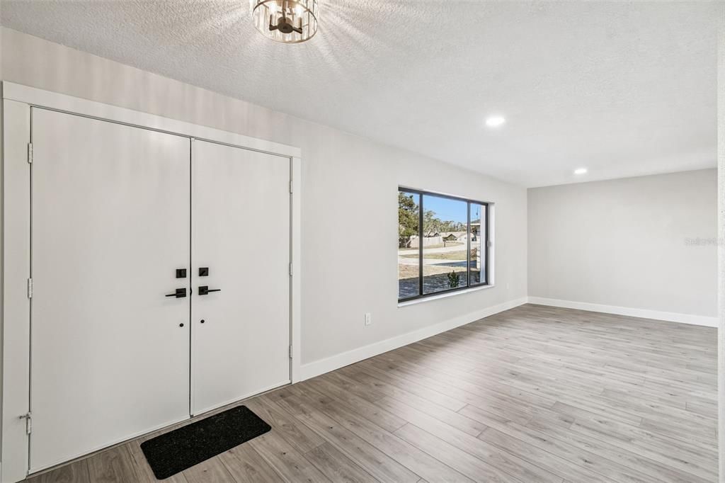 For Sale: $329,900 (3 beds, 2 baths, 1922 Square Feet)