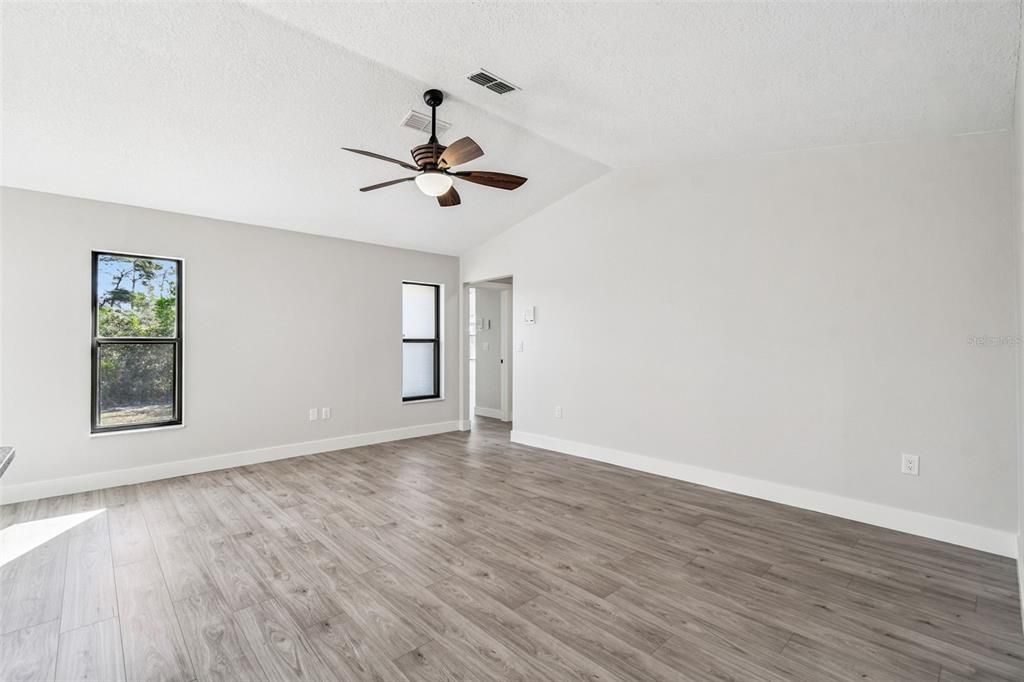 For Sale: $329,900 (3 beds, 2 baths, 1922 Square Feet)