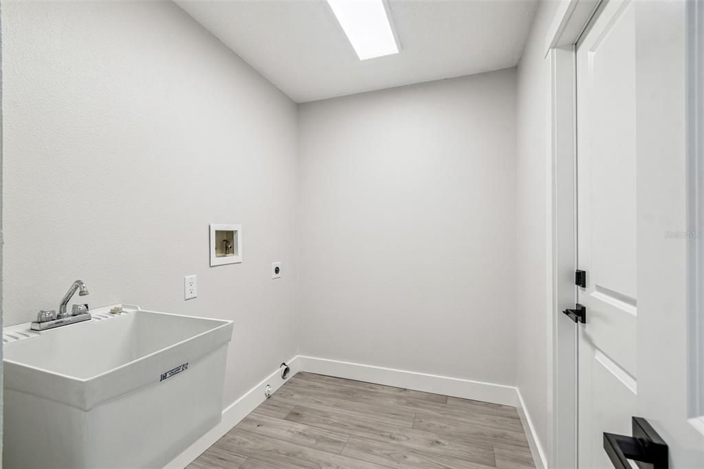 For Sale: $329,900 (3 beds, 2 baths, 1922 Square Feet)