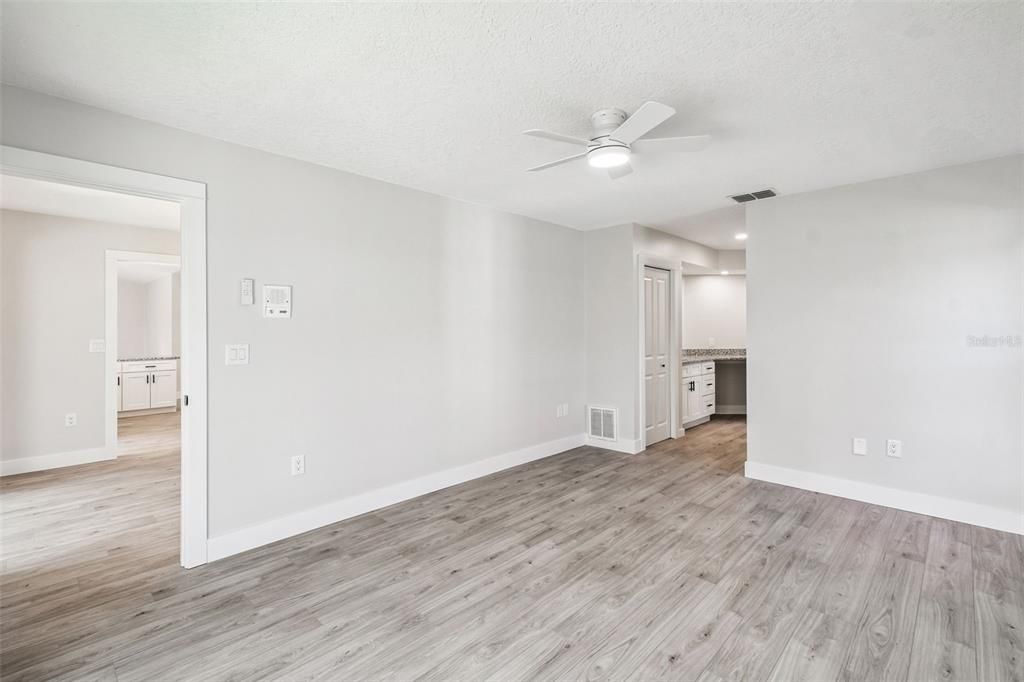 For Sale: $329,900 (3 beds, 2 baths, 1922 Square Feet)