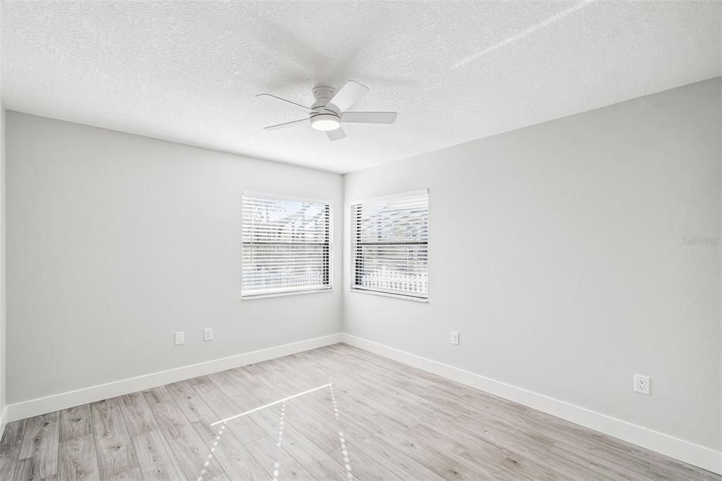 For Sale: $329,900 (3 beds, 2 baths, 1922 Square Feet)