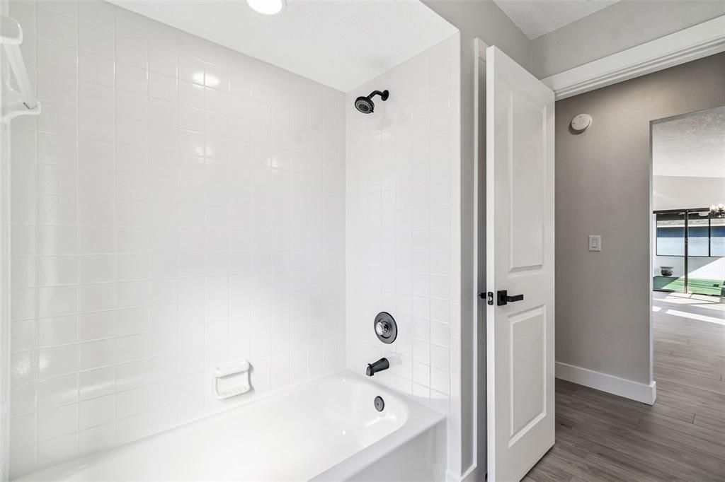 For Sale: $329,900 (3 beds, 2 baths, 1922 Square Feet)