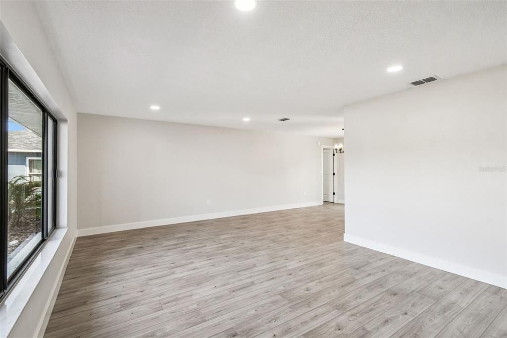 For Sale: $329,900 (3 beds, 2 baths, 1922 Square Feet)