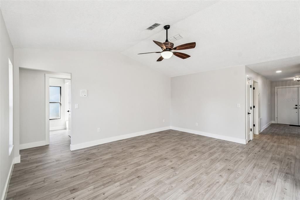 For Sale: $329,900 (3 beds, 2 baths, 1922 Square Feet)