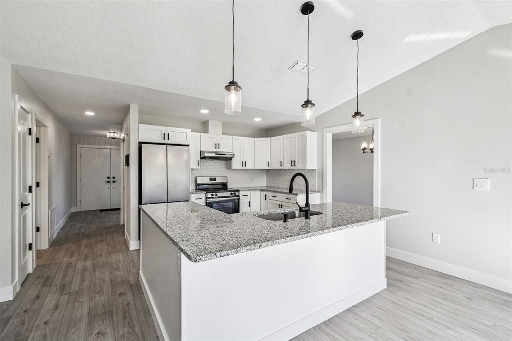 For Sale: $329,900 (3 beds, 2 baths, 1922 Square Feet)