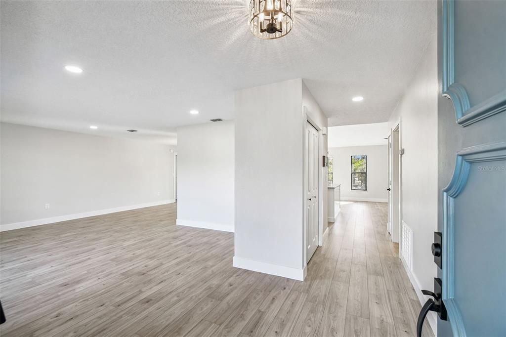 For Sale: $329,900 (3 beds, 2 baths, 1922 Square Feet)