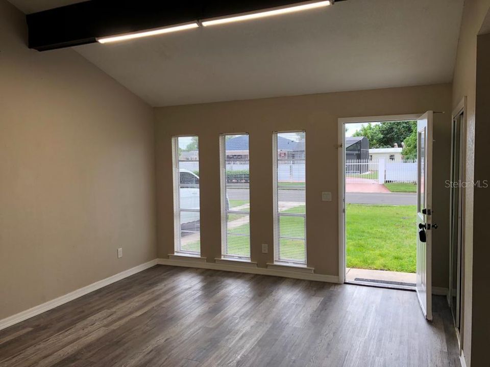 For Rent: $1,950 (3 beds, 2 baths, 1175 Square Feet)