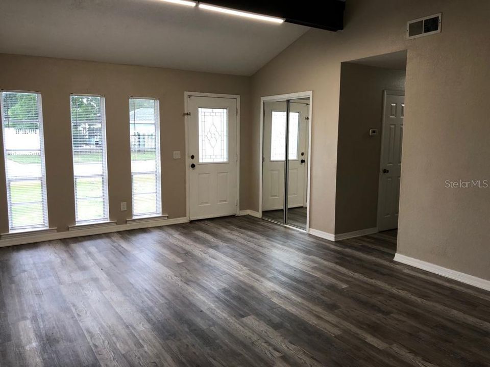 For Rent: $1,950 (3 beds, 2 baths, 1175 Square Feet)