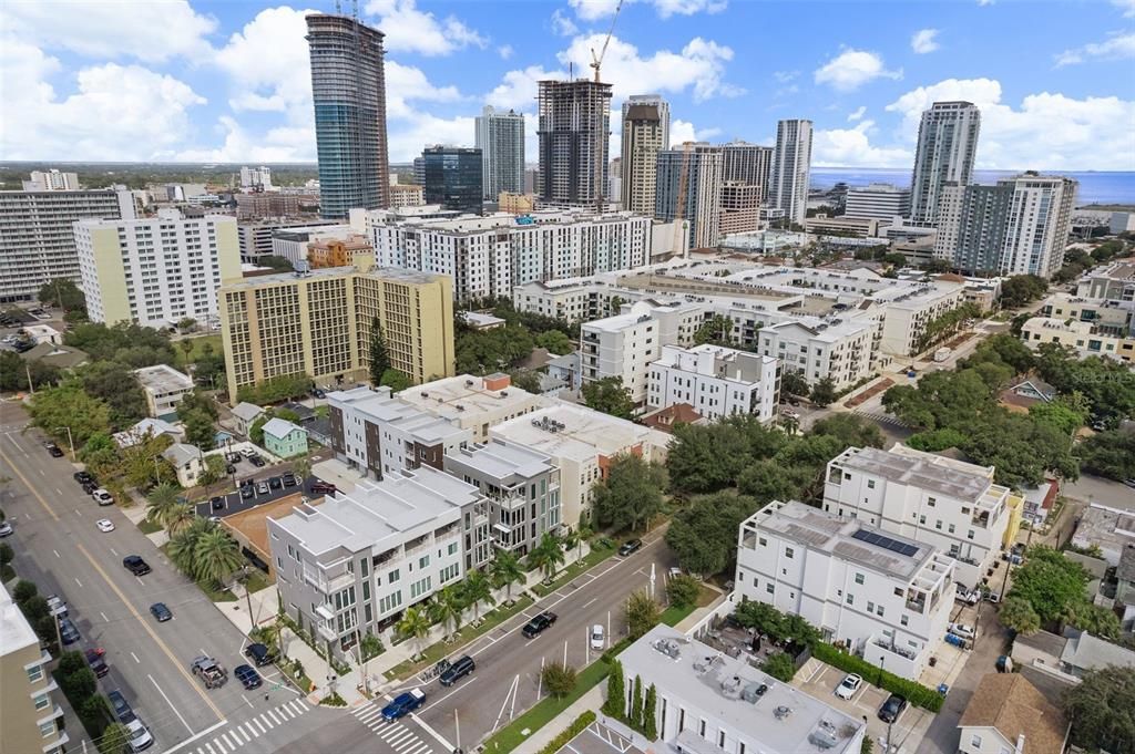 待售: $449,000 (2 贝兹, 2 浴室, 1298 平方英尺)