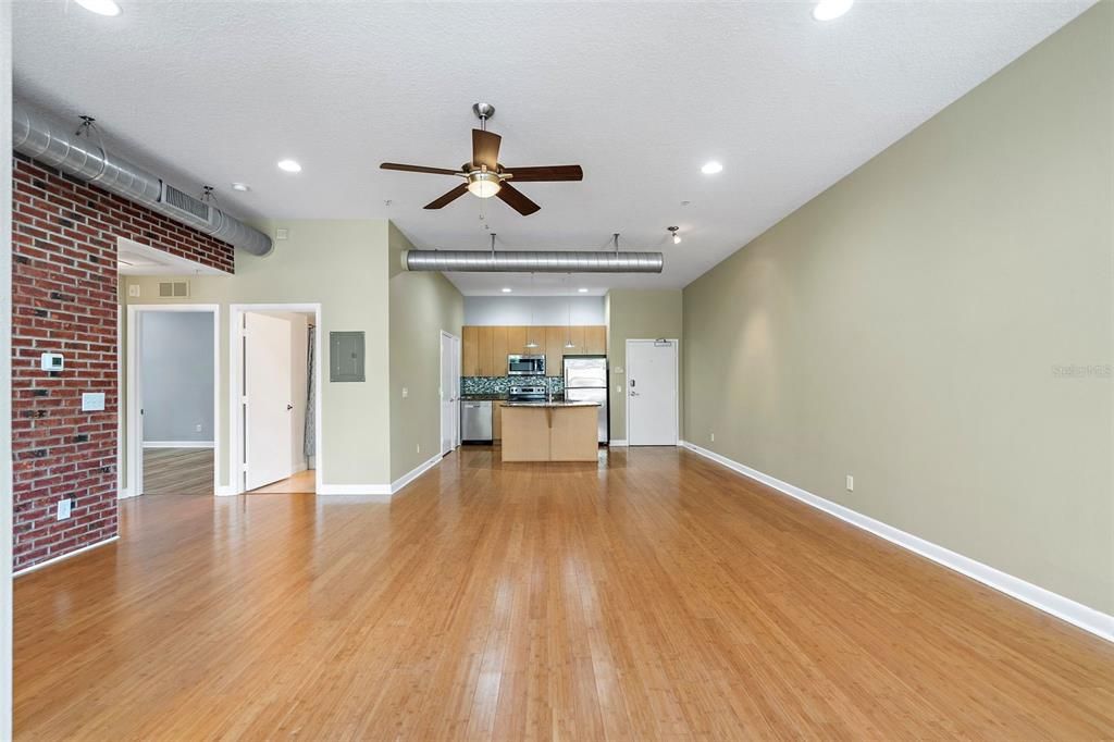 待售: $449,000 (2 贝兹, 2 浴室, 1298 平方英尺)